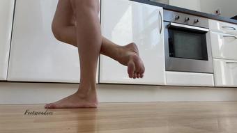 FeetWonders - Feetwonders- Floor Pov Dusty Soles Dirty Feet (FeetWonders)