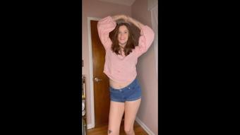 striptease/dancing naked into JOI - December 05, 2022 (maggierosexo)