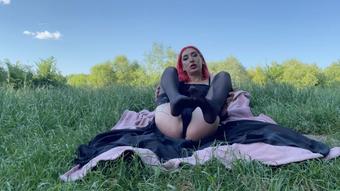 Feet play outdoor - May 30, 2022 (MissLetiBlane)