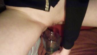 PEE in Glass pussy Clamp Outdoor Pee (Perfekttlilly18)