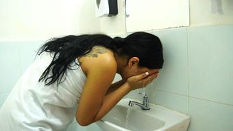 I wash my face after a saliva facial (Anny_kent)