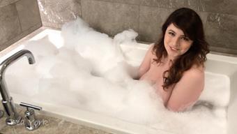Sexy Bath Time with Bea - August 06, 2019 (Bea York)