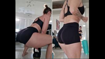MILF doing booty and mobility workout (IndiscreetHotAndFit)