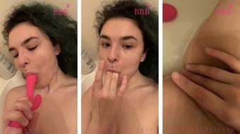 Sucking my dildo and fingers of cum (Cyber Skye)
