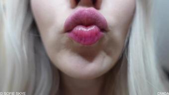 Girlfriend Kissing Fetish Cuck Training (Sofie Skye)