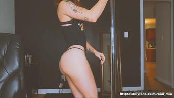 rand_mia 01 12 2020 1361756701 pole dancing with Russian doomer music (rand_mia)