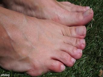 Stella Liberty Toes In The Grass (Stella Liberty)
