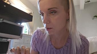 Unaware Giantess (Lexi Snow)
