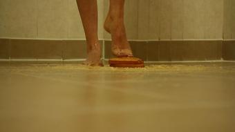 WAM - Scarlot’s feet get a trifle messy (ScarlotRose)