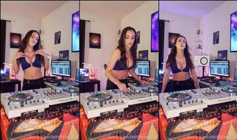 hotwifebecca 20 07 2023 538197789784420352 does this turn you on fyp (HotWifeBecca)