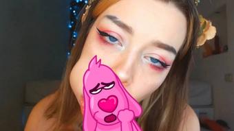 Flowerqueen puts a dick behind cheek - Aug 3, 2022 (MaddieSunn)