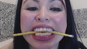 Crush with strong teeth (PrincessDi)