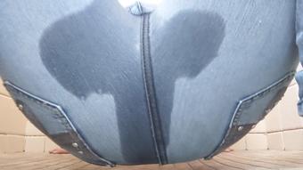 Mila_Maexo_Peeing-In-Yoga-Pants-And-Jeans (Mila MaeXO)