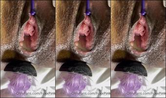 Close Up Of Pussy Pony Tail Butt Plug (Pink Foxx)