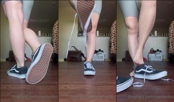 solesbydesi 06 09 2022 2590559504 oops i forgot my socks today (solesbydesi)