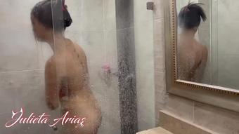 Pee Someone Pee On Me (Julietta_Arias)