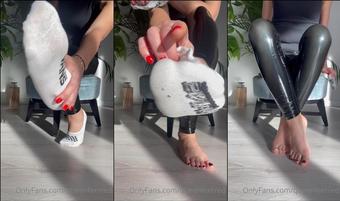 queenfeetred 02 02 2022 2349860733 Mirrorleggins (queenfeetred)