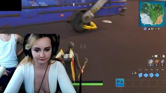 Skarlet Luvya Live Streamer Forgets Stream On (Skarlet Luvya)