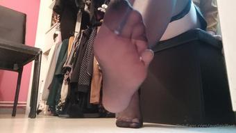 ayellgirlfeet 142707169 aujourd hui voil une jolie vid o avec des bas noirs et quelques photos. 1. today here is a beautiful video with black nylons and pictures. 1. 1 (ayellgirlfeet)