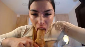 Horny Slut Deepthroating (Melted_Chocolate)
