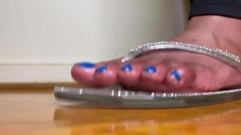 Giantess Flip Flops Tapping (Pink Foxx)
