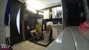 Wet Kelly Spycam In Bathroom (Wet Kelly)