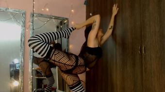 Showing a little of my flexibility (RoxyModel)