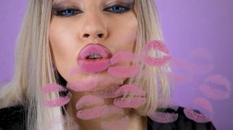 Kissing glass (Lia Lennice)