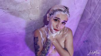 Lot of shampoo on my body (LeelaMoon)