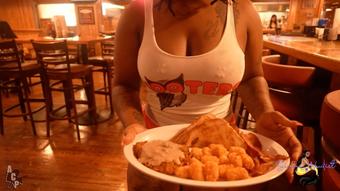 Hooters (Siren_nudist)