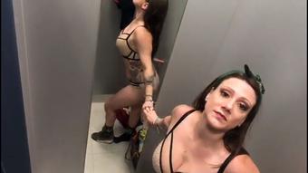 Quick Play While Trying on Gym Clothes (SuzieLove212)