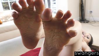NEW VIDEO !! TATIANA 1ST FOOT VID (SWANGERS)