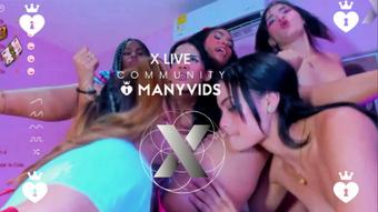 Hot lesbians finger fuck each other hard (Xlivestudio)