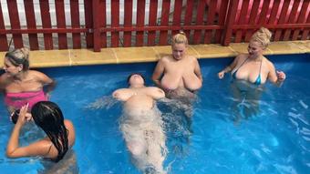 Fun in the pool (RoxanneMiller)