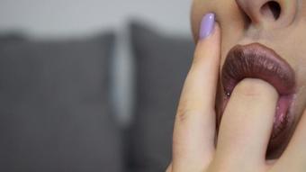 Sucking finger CloseUp (Tonnia)