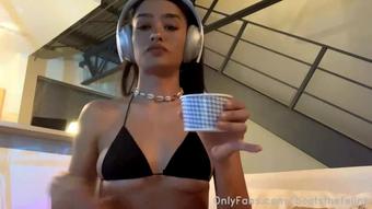 bootsthefeline 25 05 2021 2118283582 stream started at 05 25 2021 01 43 am because mondays suck (bootsthefeline)