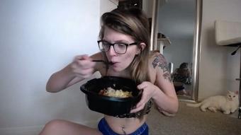 Meganholly00 Eat Breakfast With Me Sfw (meganholly00)