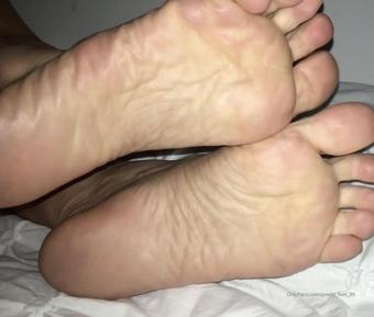pretty_feet_39 02 04 2020 209617716 Stay home with me  Scrunchies  Sleep well  (pretty_feet_39)