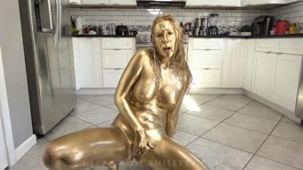 Amiee Cambridge Cum For My Gold Covered Body (Amiee Cambridge)