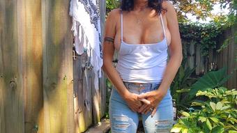 FULL BELLY PEEING IN JEANS (Stormi Winters)