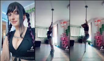 wetnikki 433066513 2022 10 21 pole dancing with my cast  (wetnikki)