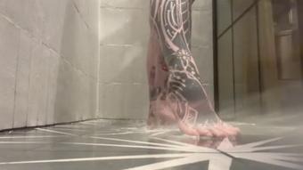 Shower Foot Worship Ignore (MissValentina)