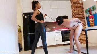 Mahoganyqen Barefoot Ballbusting And Cock Knee Kicks (MahoganyQen)