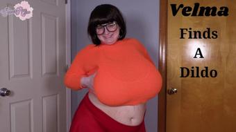 Velma Finds A Dildo (Sarah Rae)