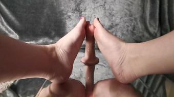 Dildo Footjob with oil (Lexi Snow)