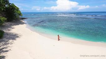 putri cinta 126984026 2021 03 25 what a dream spending time on a private island with no else on it. the whole island to myself watch (Putri Cinta)