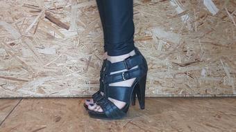 Shoes addict (MistressPriest)
