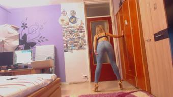 Kinkyporncpl Catwalk In Jeans (KinkyPornCpl)