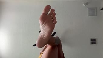 Annoyed Giantess (Drea_xoxo)