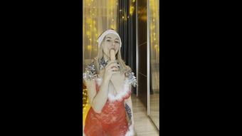 New year dildo sucking (SweetBlondyVi)